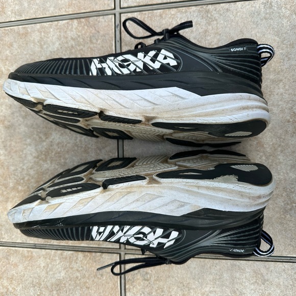 Hoka One One Bondi 7 Running Sneakers Shoes Black White Women's - Picture 9 of 11